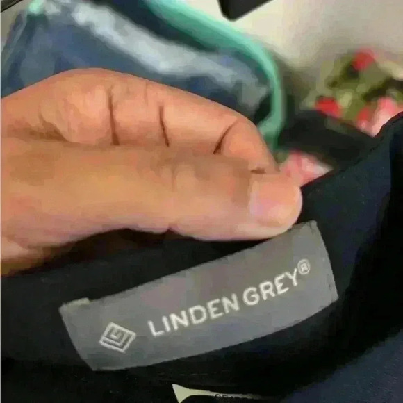 Linden Grey Navy Blue pin stripped skirt with pockets - Picture 4 of 4